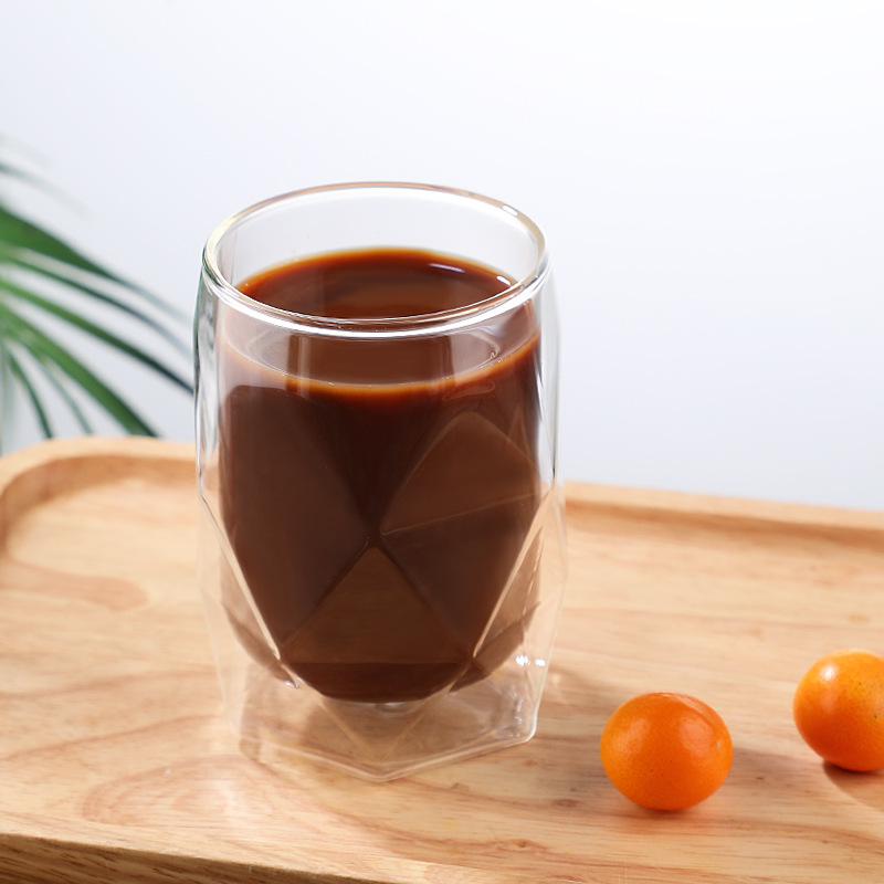 Enostavna toplotno odporna steklena skodelica z dvojno steno